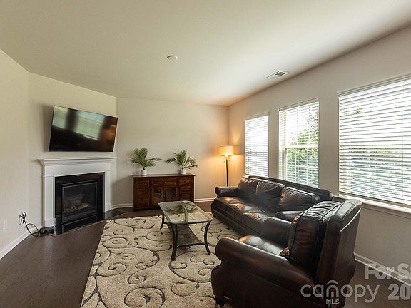 4th image of 4271 Coachwhip Ave
