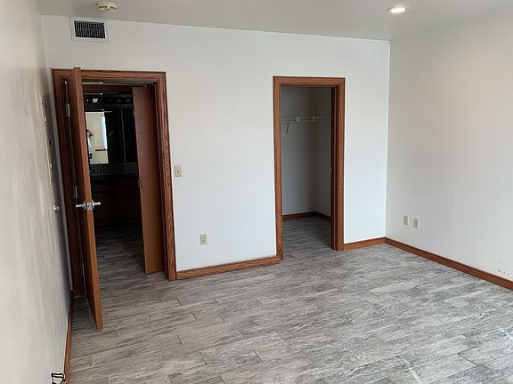 4th image of 924 Park Ave SW
