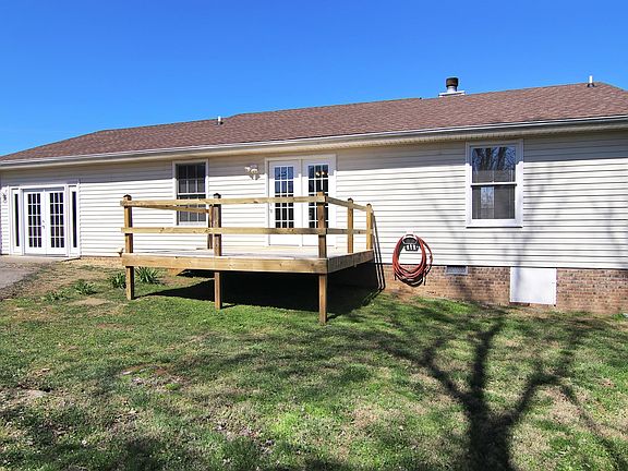 4th image of 304 Brook Mead Dr