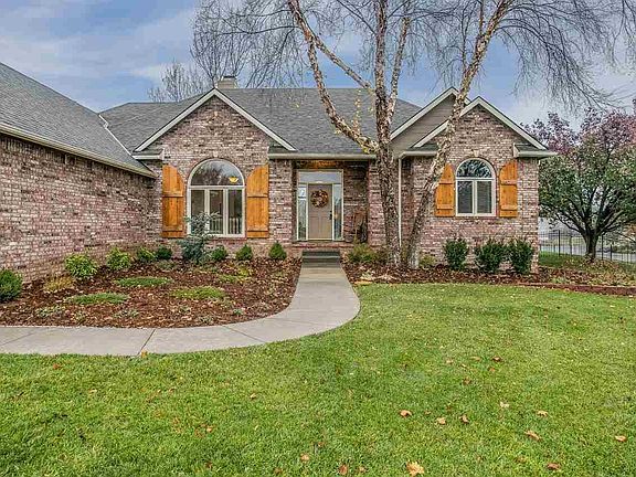 3rd image of 1501 N Sport Of Kings Ct