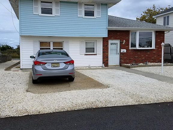 3rd image of 402 Cove Ct
