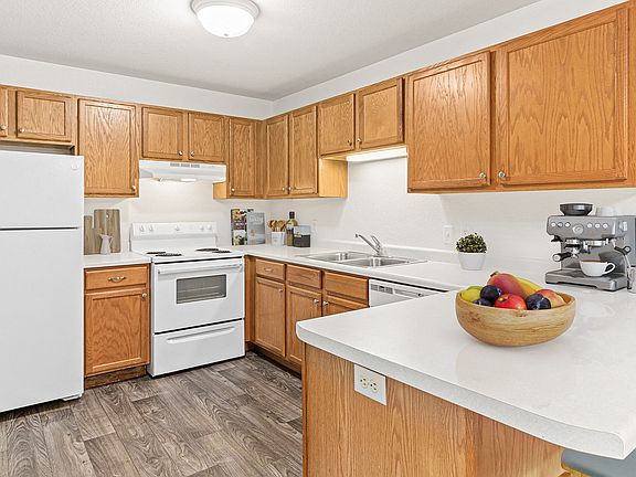 5th image of 401 8th Ave NE #210