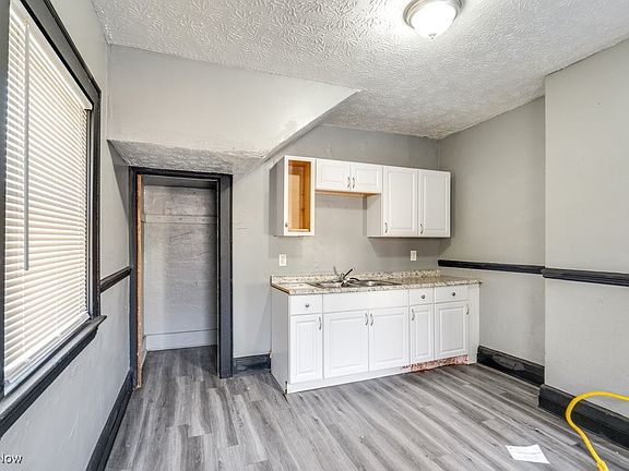 4th image of 10721 Columbia Ave