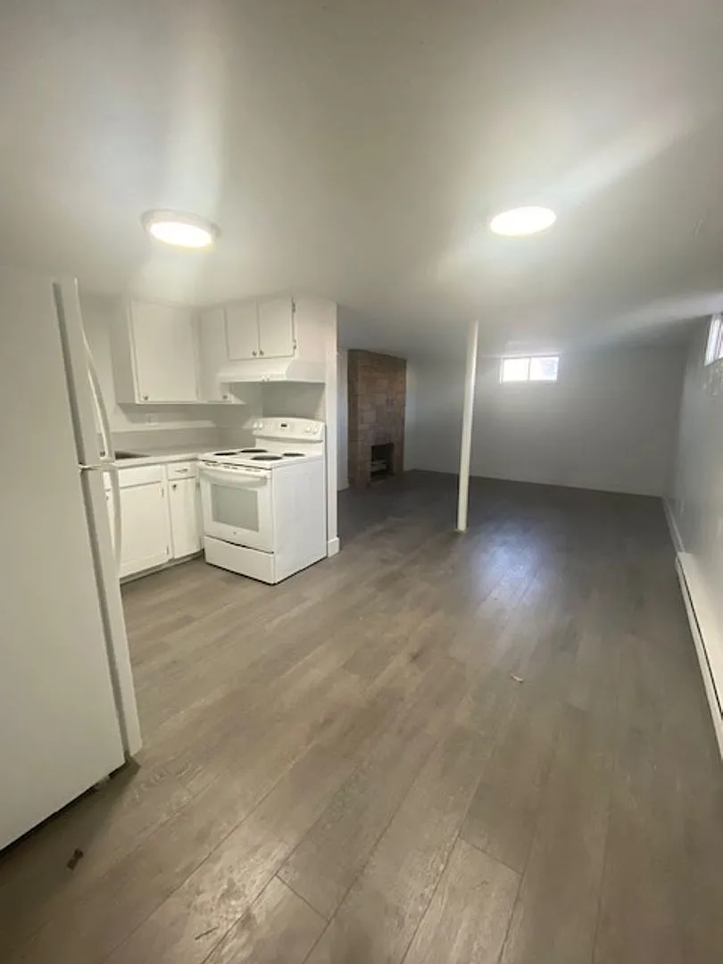 Building Photo - 135 Davis Ave #3