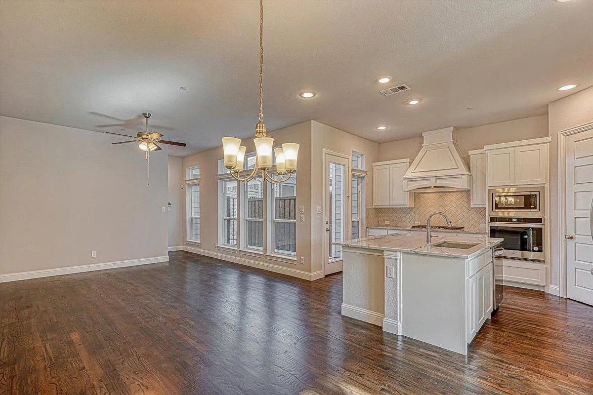 3 bed, 1956 sqft, $2,900 — Photo 4