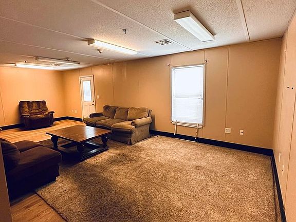 3rd image of 1005 Turnpike Rd