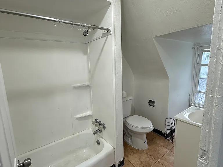 132 Sambourne St #3 — Photo 5