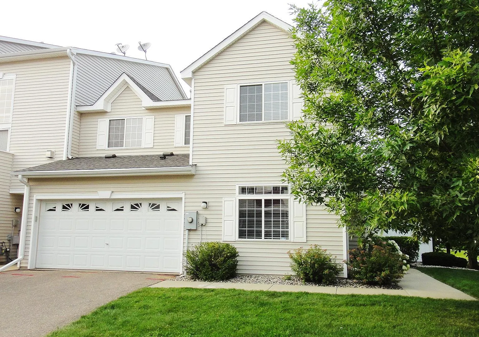 3 bed, 1.5 bath, 1663 sqft, $2,250 — Photo 1