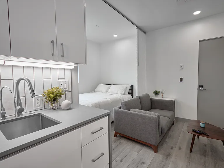 2929 S La Brea Ave — Photo 19