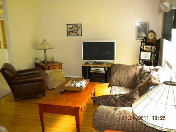 4th image of 827 Woodcock Dr