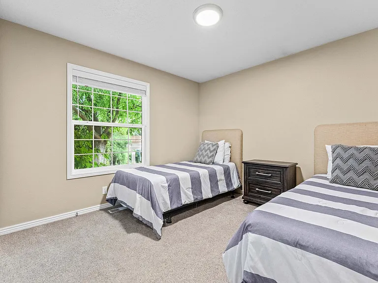 1847 W Whitestone Ct — Photo 21