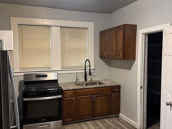 4th image of 6932-34 S Jeffery Blvd #1