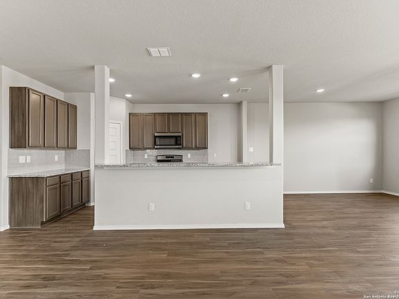 4th image of 5162 Sandstone Way