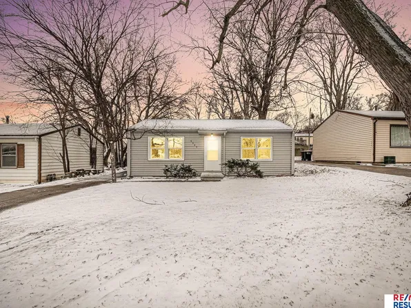 6625 Grover St, Omaha, NE 68106