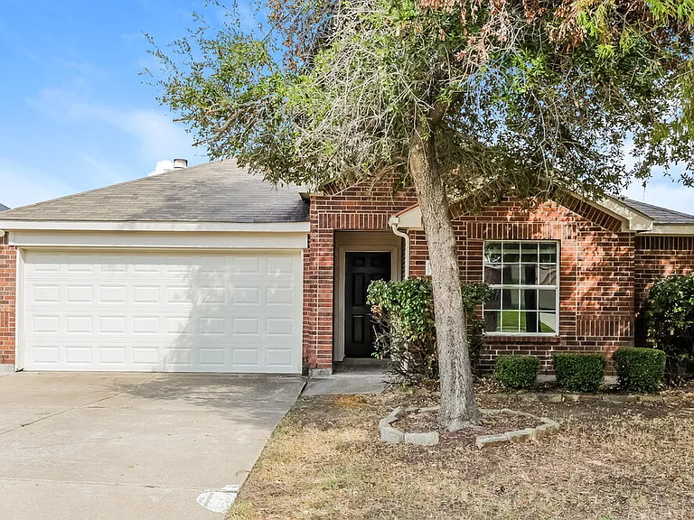 2021 Wildwood Dr — Photo 1