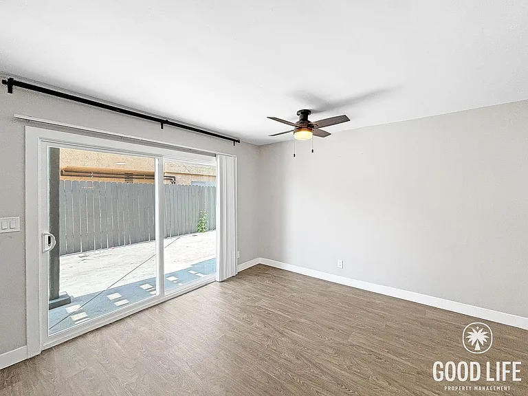 49th St (Units 1-8) — Photo 7