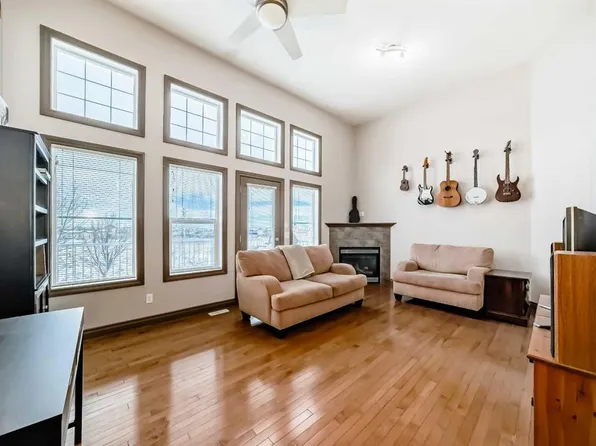 35 W Tucker Cir, Okotoks, AB T1S 2J6