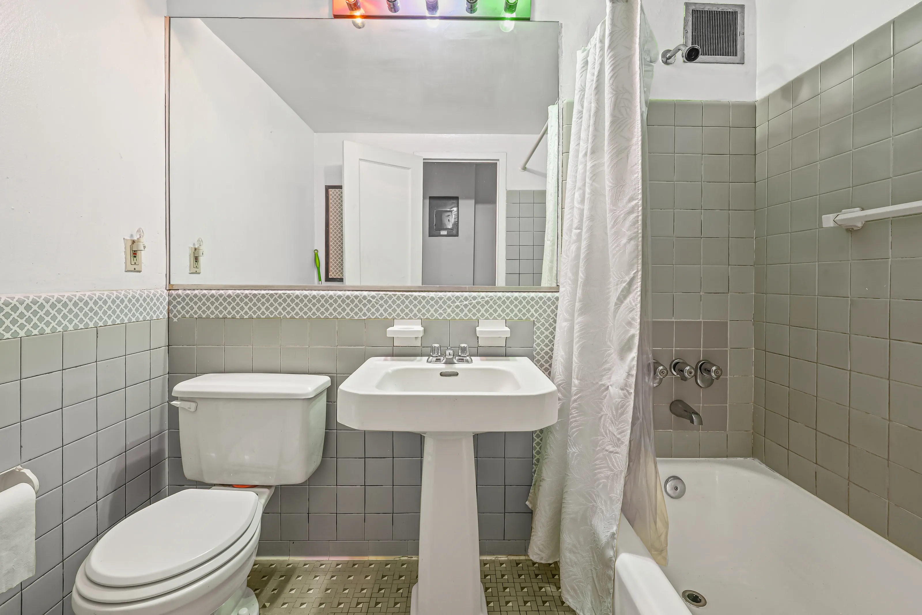 209 Clinton Avenue #1D in Clinton Hill, Brooklyn | StreetEasy