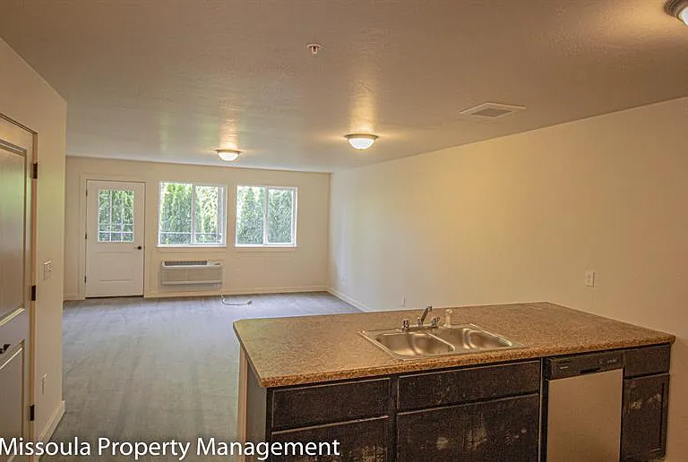American Way Apartments — Photo 5
