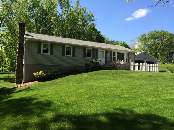 107 Cedar St, Sturbridge, MA 01566