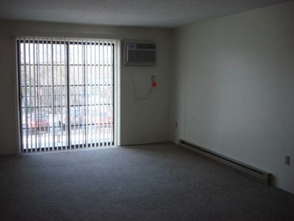 4th image of 7 Railroad Ave APT 205