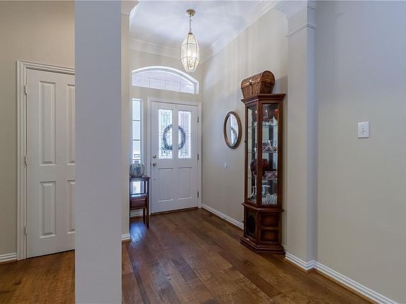5th image of 1409 Pebble Creek Dr