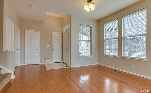 4th image of 1093 Rosemary St