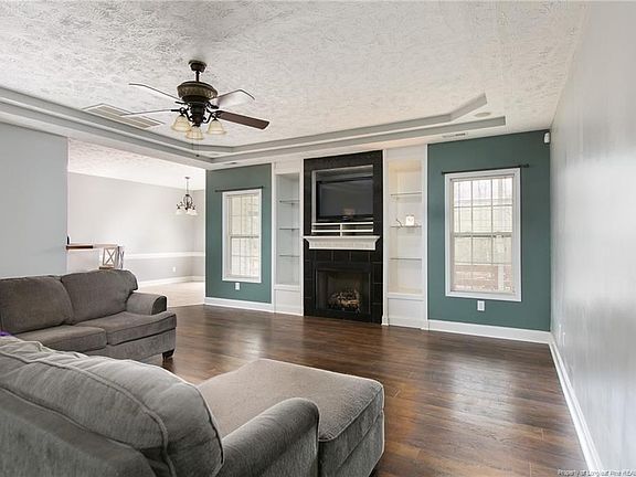4th image of 260 Royal Briar Ct