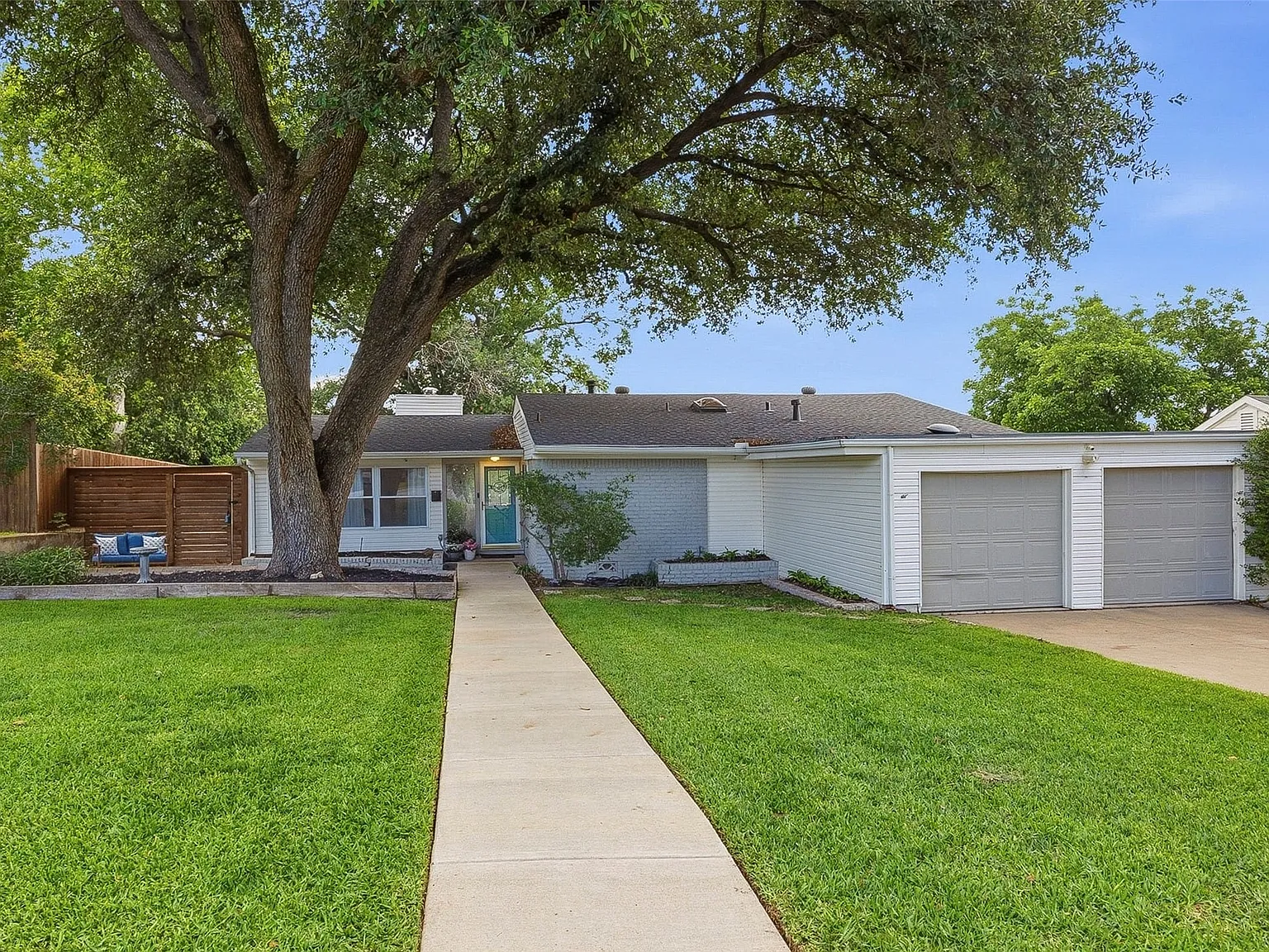 3 bed, 2.0 bath, 1716 sqft, $3,250 — Photo 2
