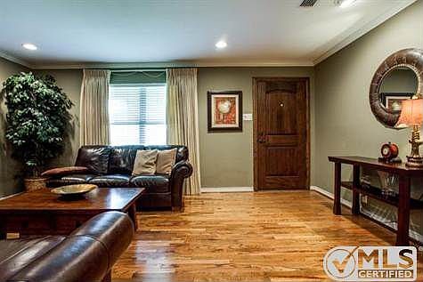 5th image of 10518 Royalwood Dr