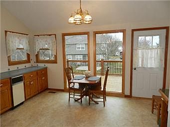 4th image of 5101 Woodsonia Dr