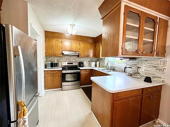 3rd image of 10 Mackie CRESCENT