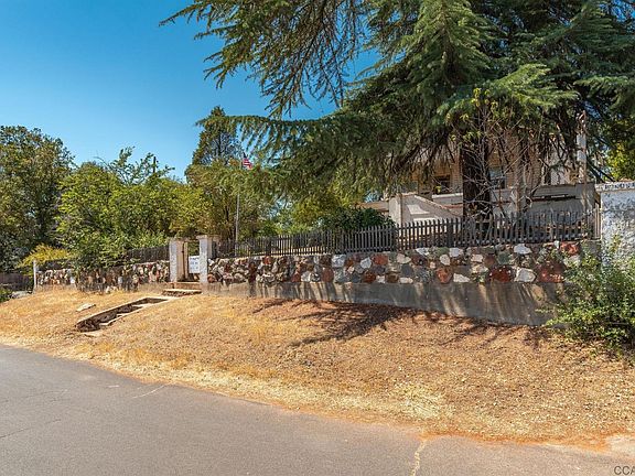 2nd image of 9381 Locust St #8