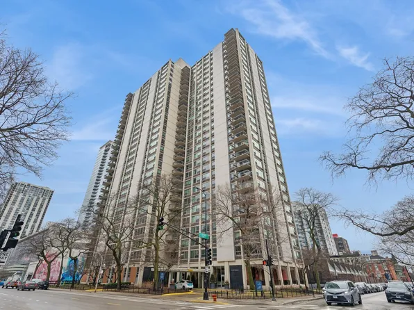 1255 N Sandburg Ter APT 2402, Chicago, IL 60610