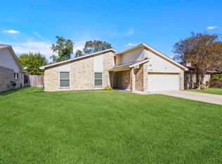 467 Reseda Dr, Webster, TX 77598