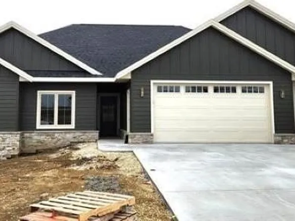 215 Angela Jean Cir, Peosta, IA 52068