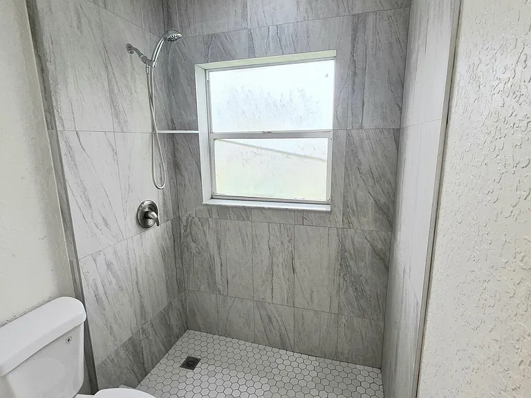 569 E Ridge Cir N — Photo 13