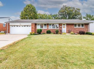 6015 Savio Dr, Saint Louis, MO 63123