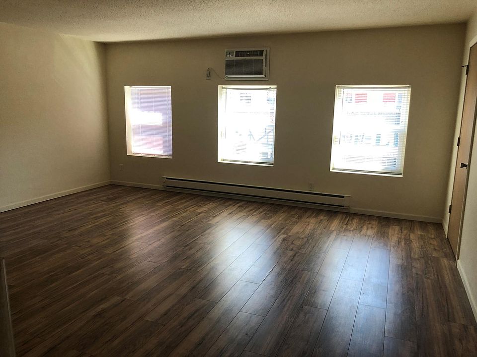 2nd image of 128 3rd St S APT 2