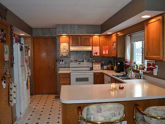 2nd image of 3565 County Road 34 N