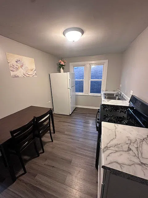 2 bed, $1,400 — Photo 3