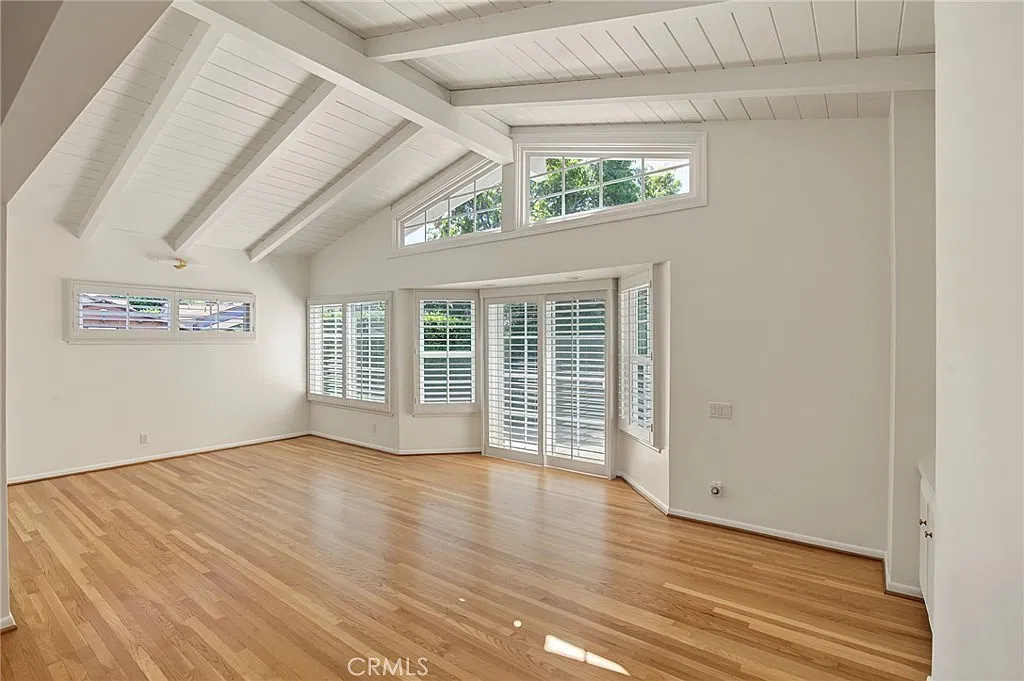 3 bed, 2202 sqft, $5,850 — Photo 2