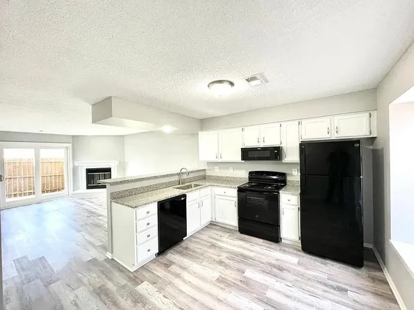 723 SW Liggett Rd APT D, Blue Springs, MO 64015