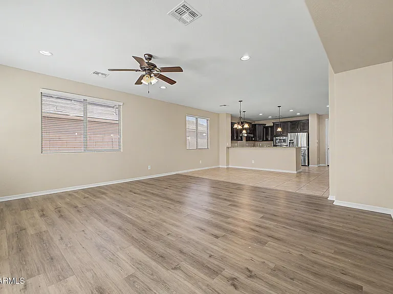 2531 E Eleana Ln — Photo 6