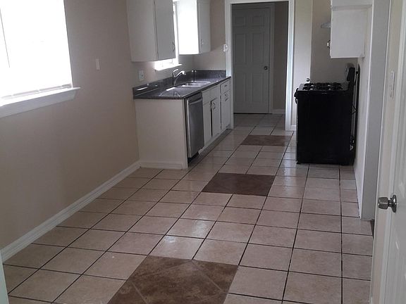 Open Floor Plan View of Dining and Kitchen