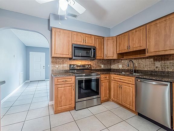 4th image of 2950 Stratford Dr
