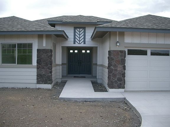 Stonework & Hardiplank finish