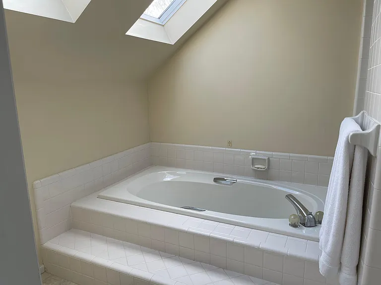 Upper Master Bath