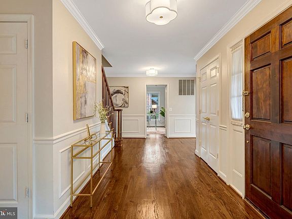 5th image of 3908 Laro Ct