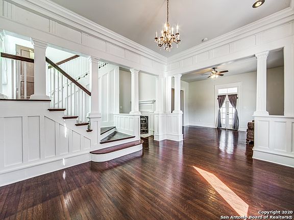 3rd image of 317 E Myrtle St